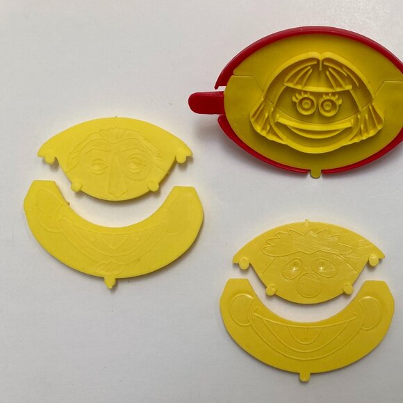 90s Vintage Sesame Street Playdoh Mould - Picture 2 of 5